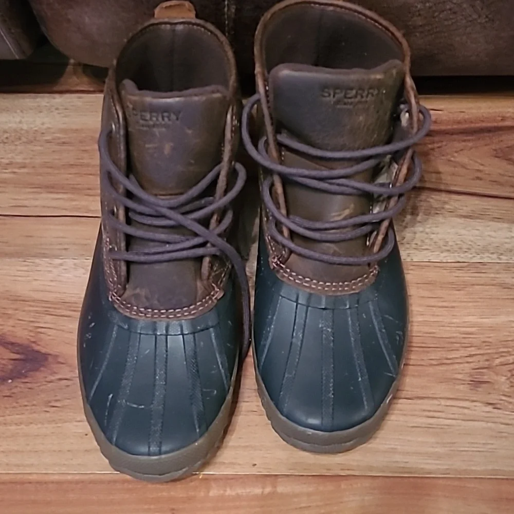 Sperry - Picture 1 of 4